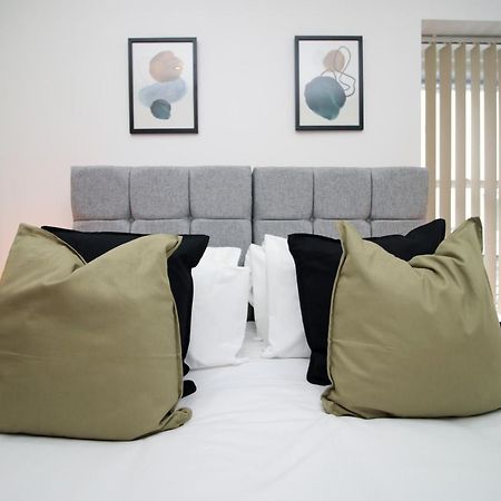 No 2 Under The Clock By Ssw - 2Br, Right In The City Centre, Sleeps 6 Cardiff Exterior foto
