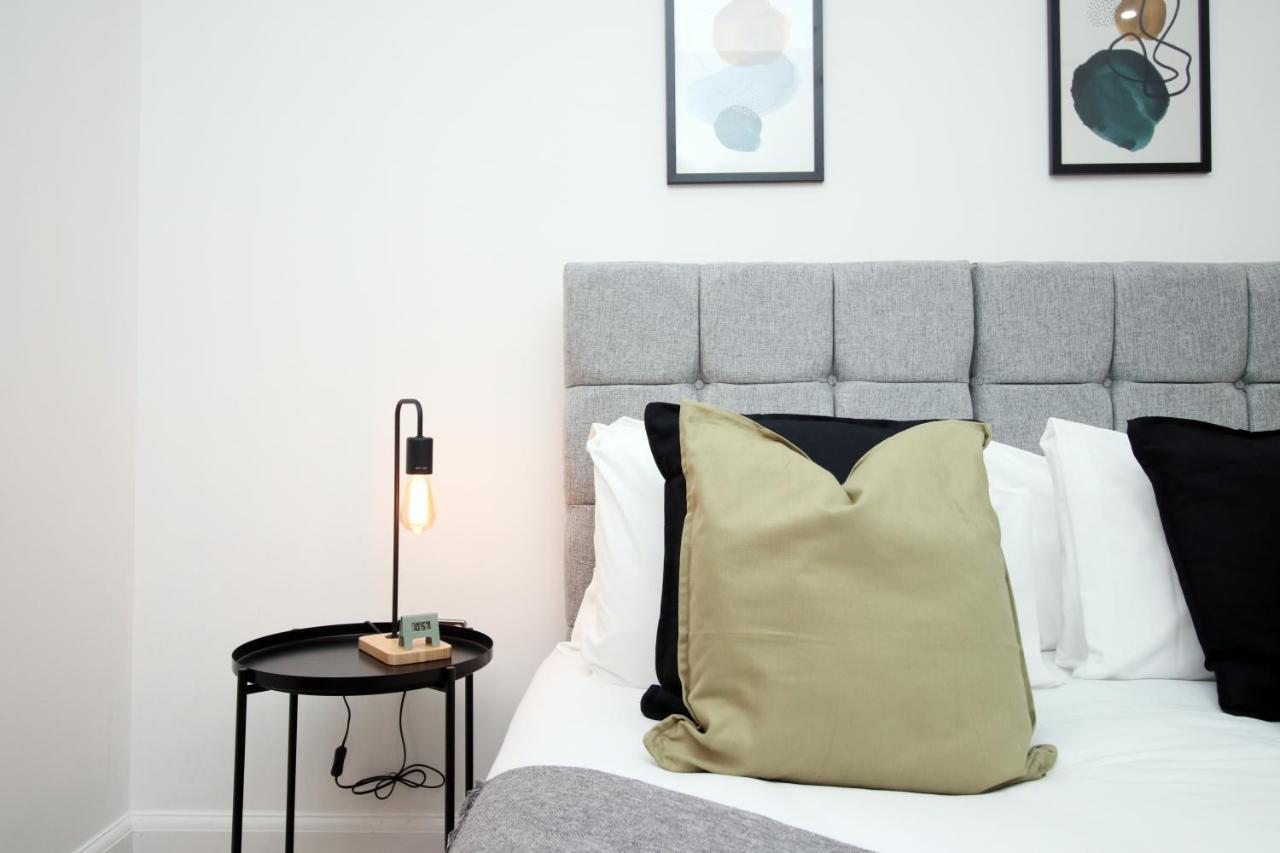 No 2 Under The Clock By Ssw - 2Br, Right In The City Centre, Sleeps 6 Cardiff Exterior foto