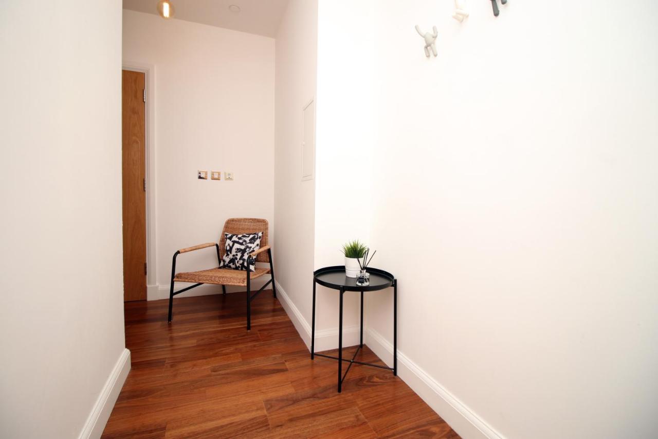 No 2 Under The Clock By Ssw - 2Br, Right In The City Centre, Sleeps 6 Cardiff Exterior foto