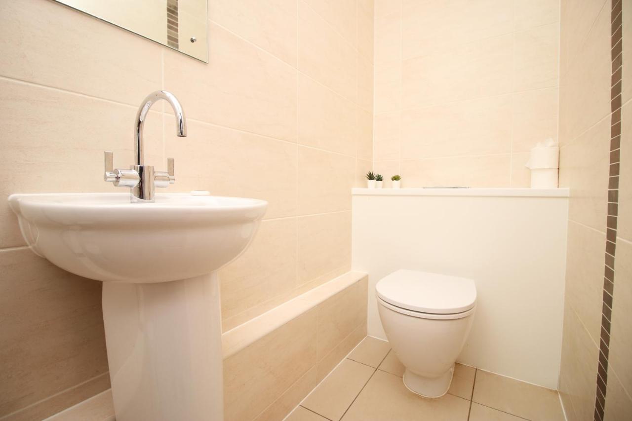 No 2 Under The Clock By Ssw - 2Br, Right In The City Centre, Sleeps 6 Cardiff Exterior foto
