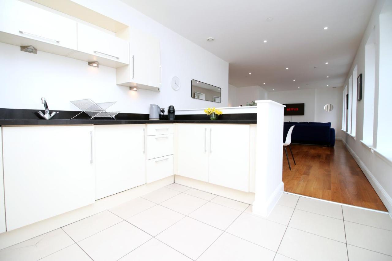 No 2 Under The Clock By Ssw - 2Br, Right In The City Centre, Sleeps 6 Cardiff Exterior foto