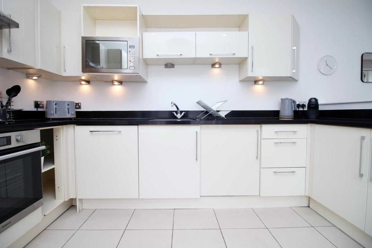 No 2 Under The Clock By Ssw - 2Br, Right In The City Centre, Sleeps 6 Cardiff Exterior foto