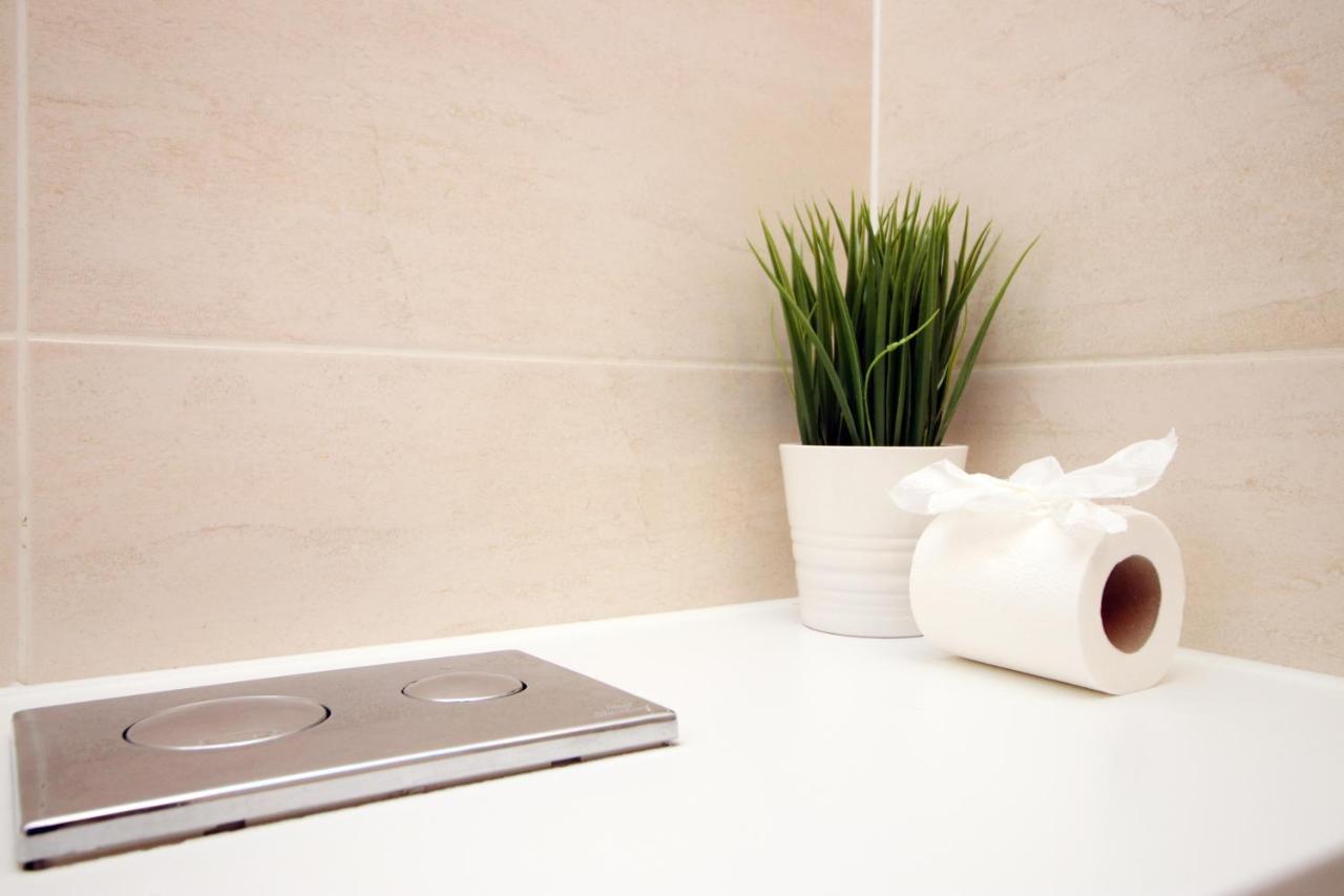 No 2 Under The Clock By Ssw - 2Br, Right In The City Centre, Sleeps 6 Cardiff Exterior foto