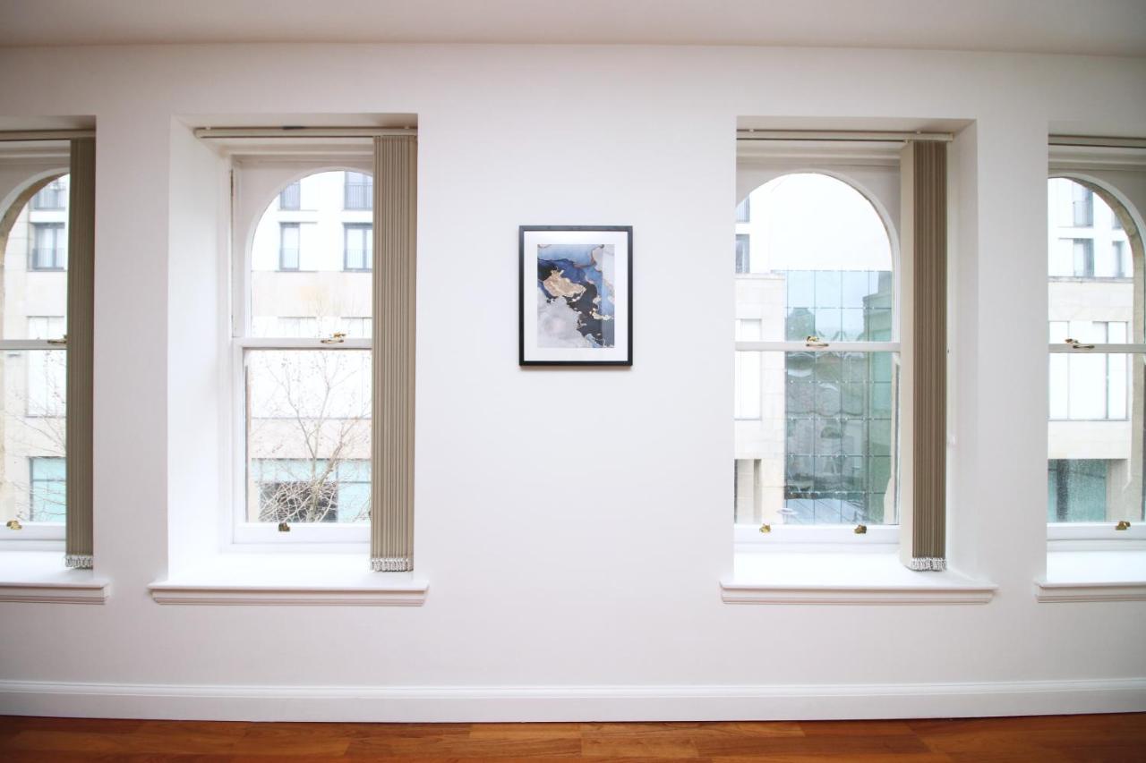 No 2 Under The Clock By Ssw - 2Br, Right In The City Centre, Sleeps 6 Cardiff Exterior foto