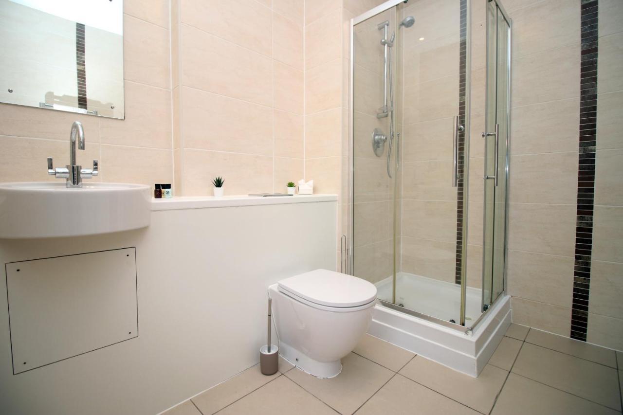 No 2 Under The Clock By Ssw - 2Br, Right In The City Centre, Sleeps 6 Cardiff Exterior foto