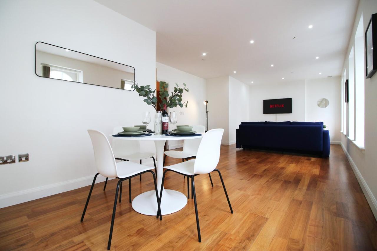 No 2 Under The Clock By Ssw - 2Br, Right In The City Centre, Sleeps 6 Cardiff Exterior foto
